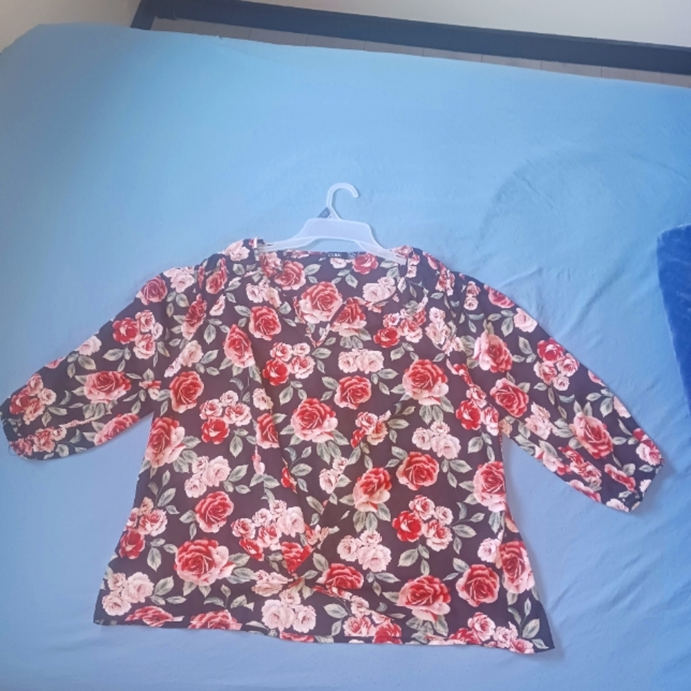 CURE Women's Size 2XL Floral Blouse Top Short Bell Sleeve w/Eyelets V Neck NWOT